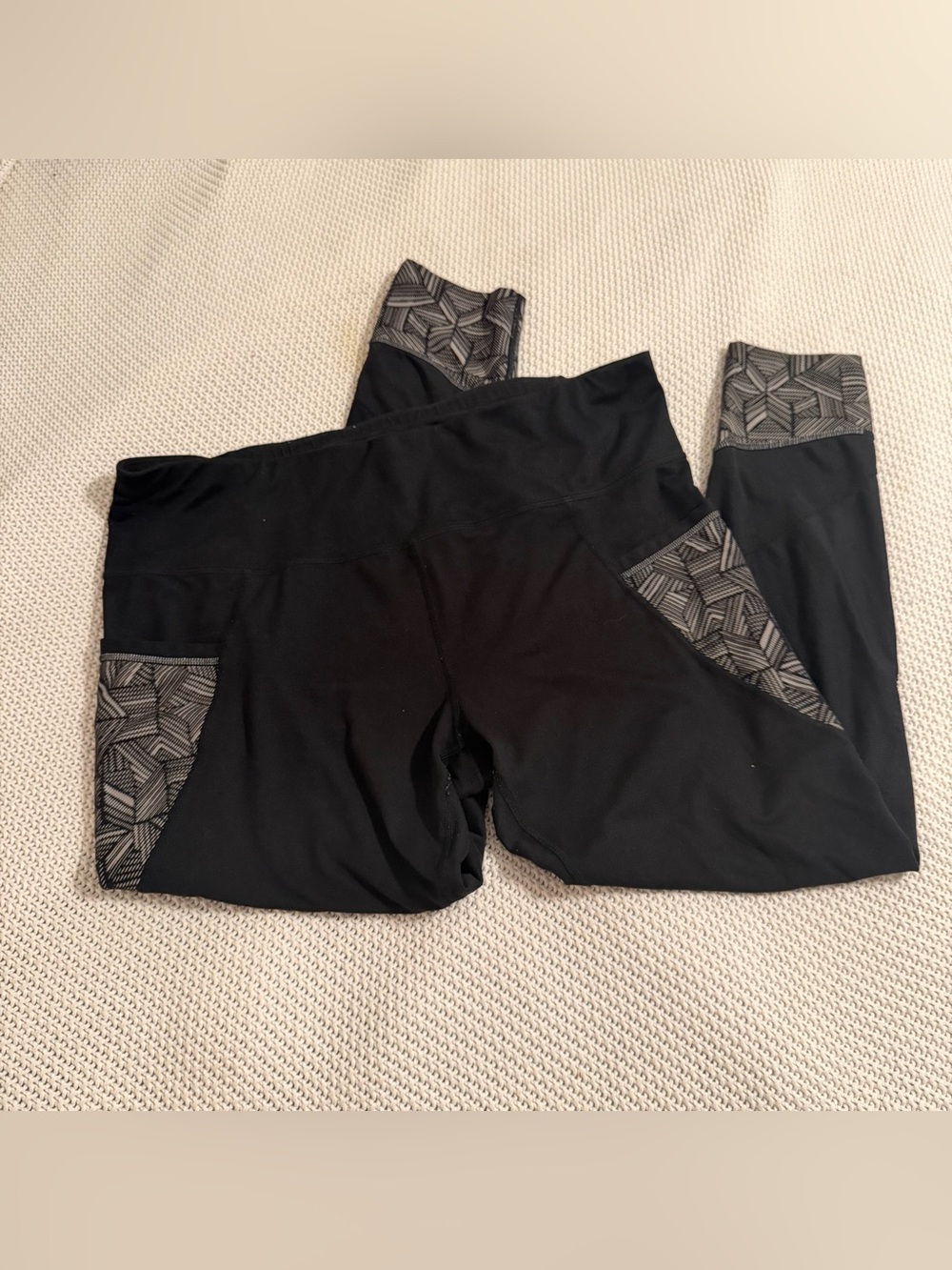 Athleta Womens Relay Tight Black Reflective Aztec Size XL